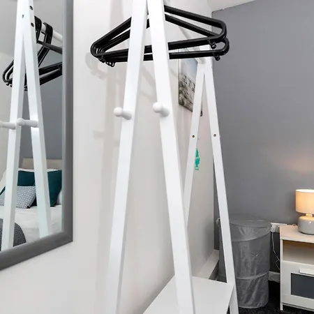 Amazing House With Central Location Tv Downstairs And In Bedroom Super Fast Wifi And Crisp White Hotel Linen Hosted By Our Home Short Stays Darlington  Exterior photo