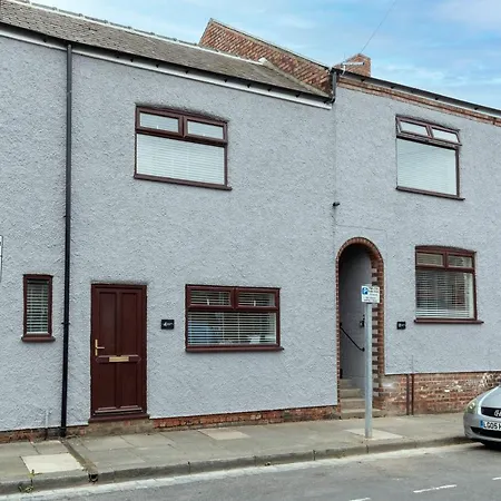 Amazing House With Central Location Tv Downstairs And In Bedroom Super Fast Wifi And Crisp White Hotel Linen Hosted By Our Home Short Stays Darlington  Exterior photo
