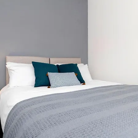Amazing House With Central Location Tv Downstairs And In Bedroom Super Fast Wifi And Crisp White Hotel Linen Hosted By Our Home Short Stays Darlington  Exterior photo