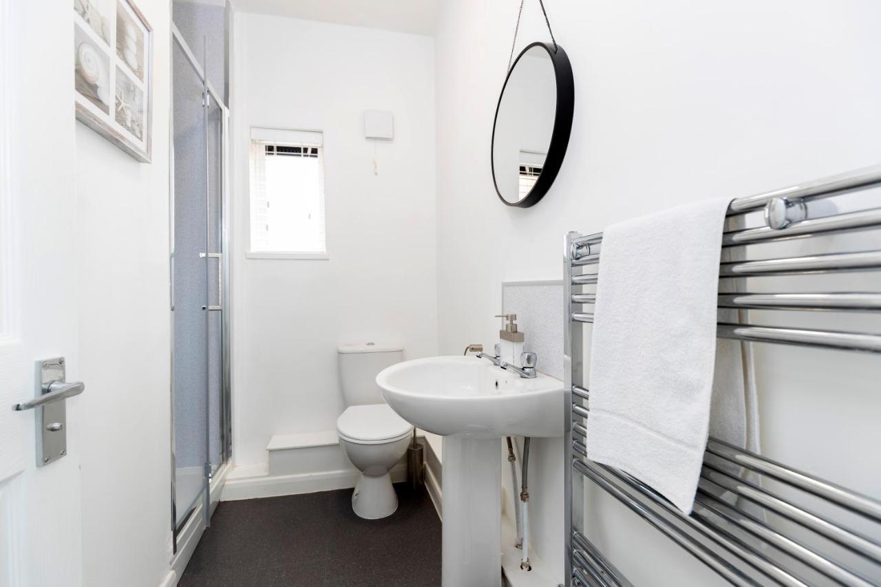 Amazing House With Location Tv Downstairs And In Bedroom Super Fast Wifi And Crisp White Linen Hosted By Our Short Darlington (Durham)