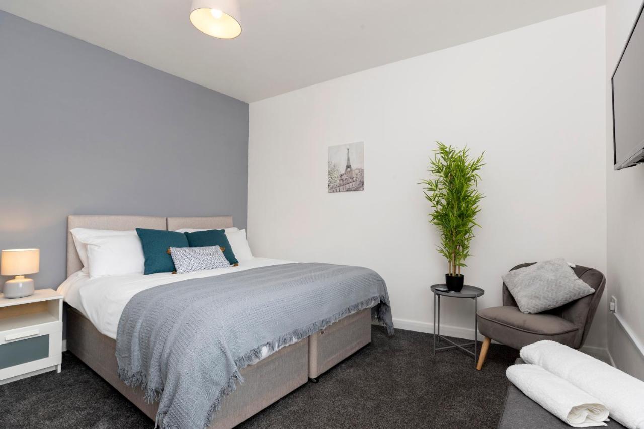 Amazing House With Location Tv Downstairs And In Bedroom Super Fast Wifi And Crisp White Linen Hosted By Our Short Darlington (Durham)
