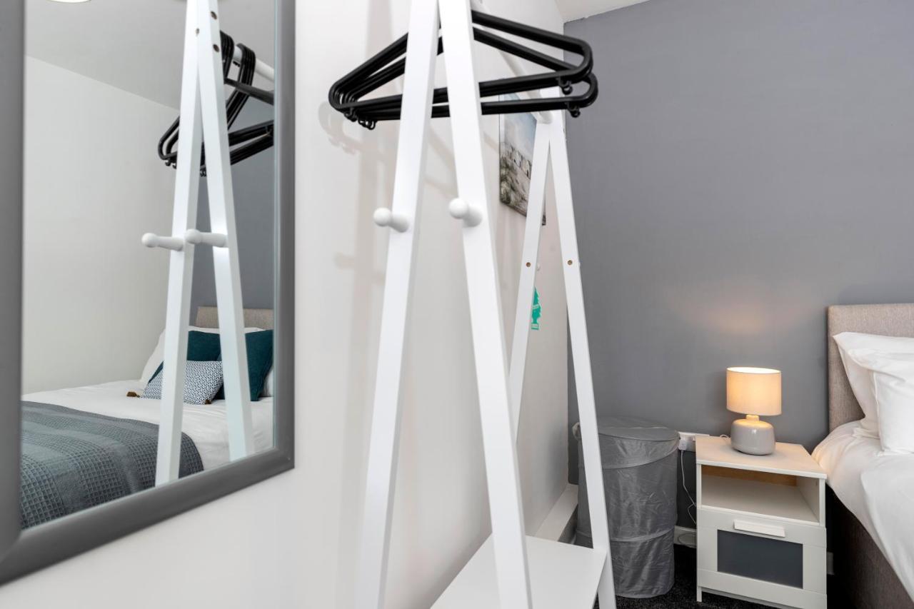 Amazing House With Location Tv Downstairs And In Bedroom Super Fast Wifi And Crisp White Linen Hosted By Our Short Apartment