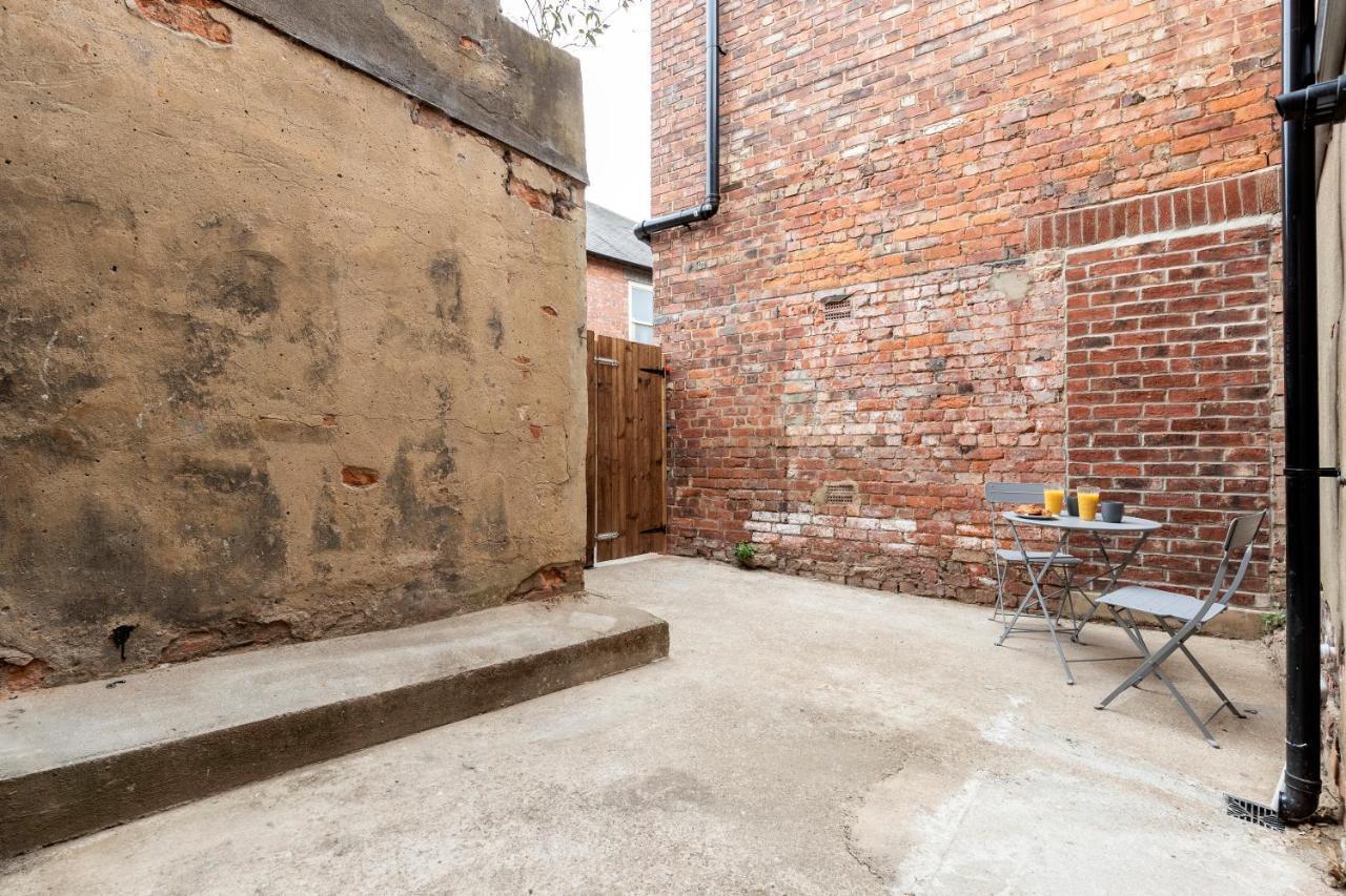 Amazing House With Location Tv Downstairs And In Bedroom Super Fast Wifi And Crisp White Linen Hosted By Our Short Darlington (Durham)